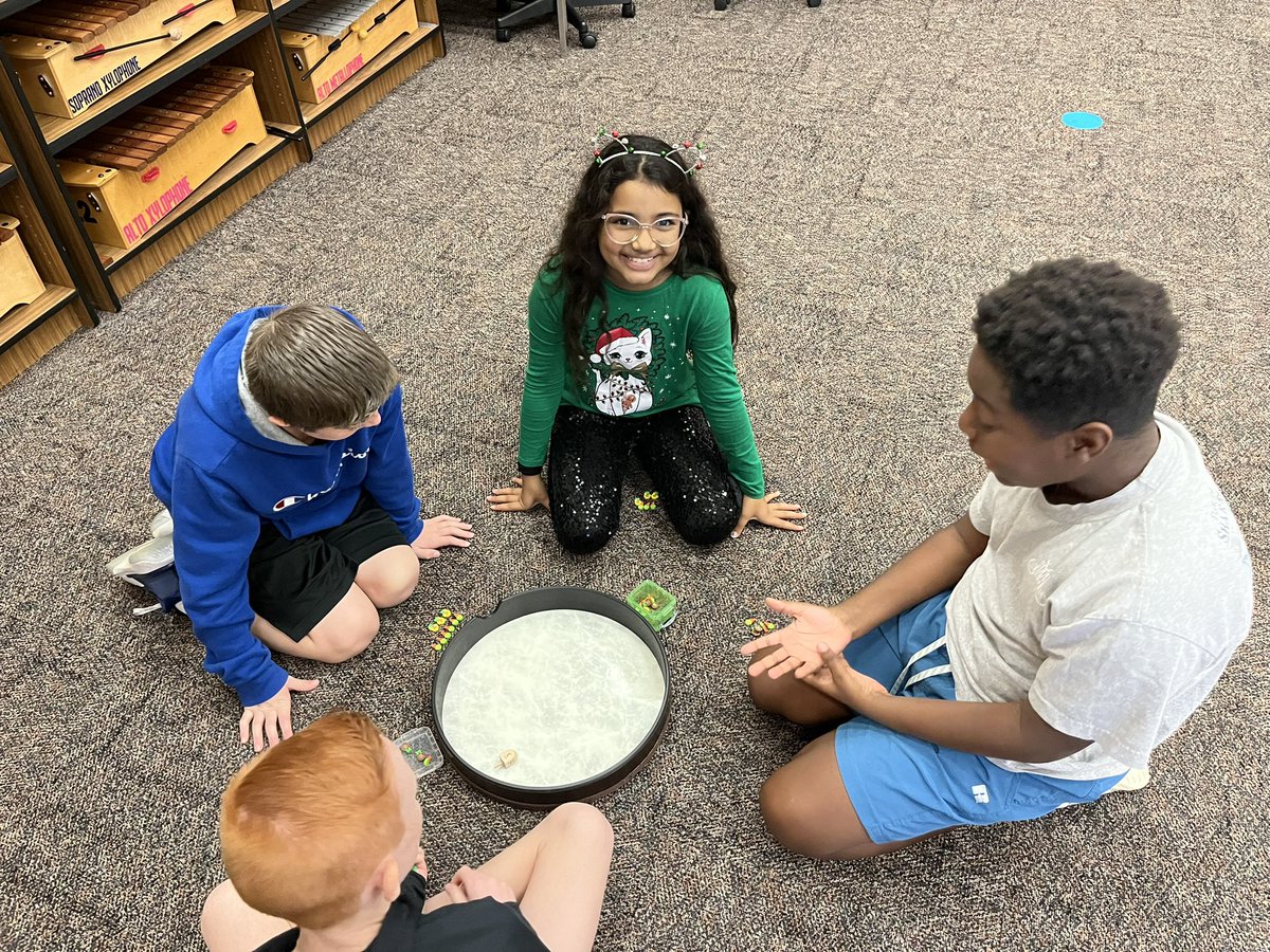 CHEmusicians's tweet photo. Fourth Grade is having fun learning and playing the dreidel game. #rockwallisdfinearts #risditstartshere #dreidelgame https://t.co/Xtf0tTGv6L