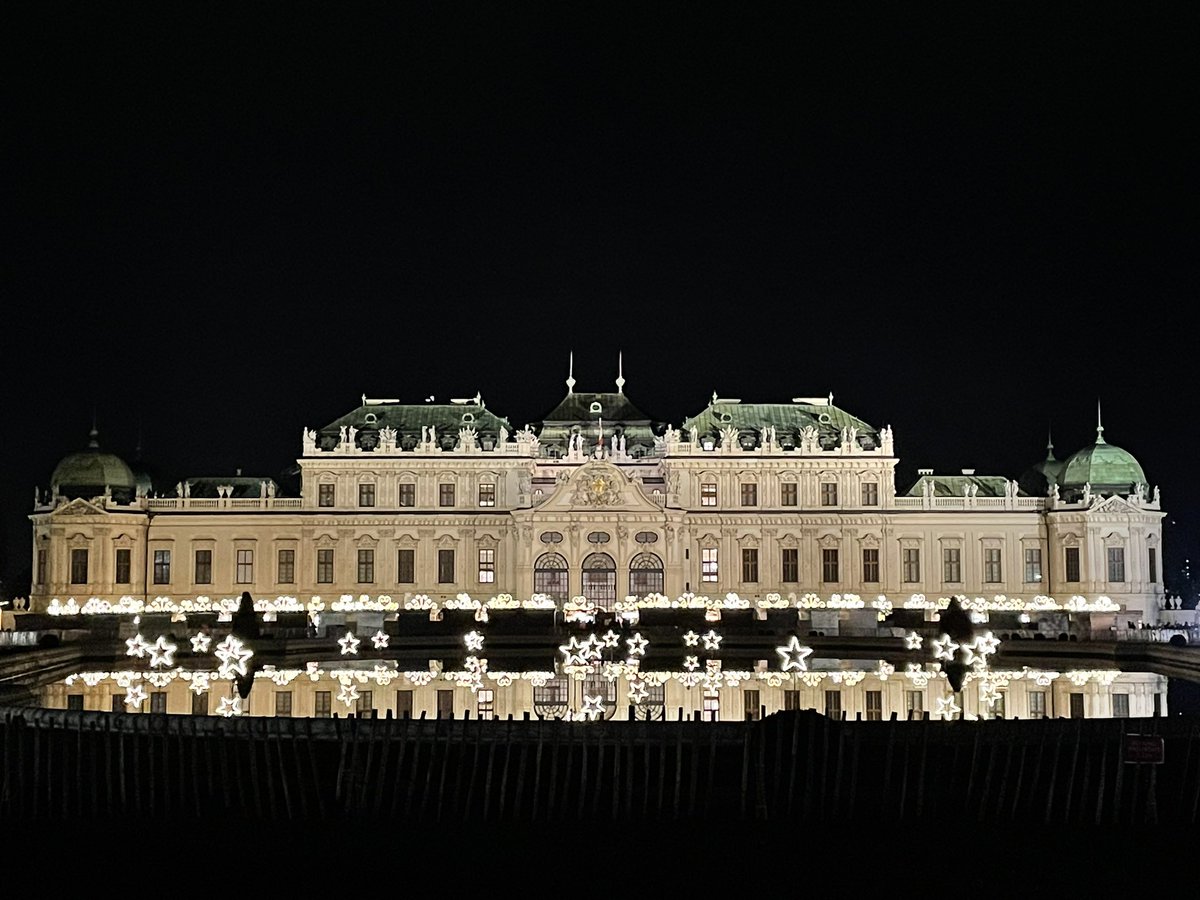 TabesTravels's tweet photo. The #BelvederePalace Christmas Market is stunning at night! 

#vienna #austria #christmasmarket #tabestravels https://t.co/X1zSRbqG8Z