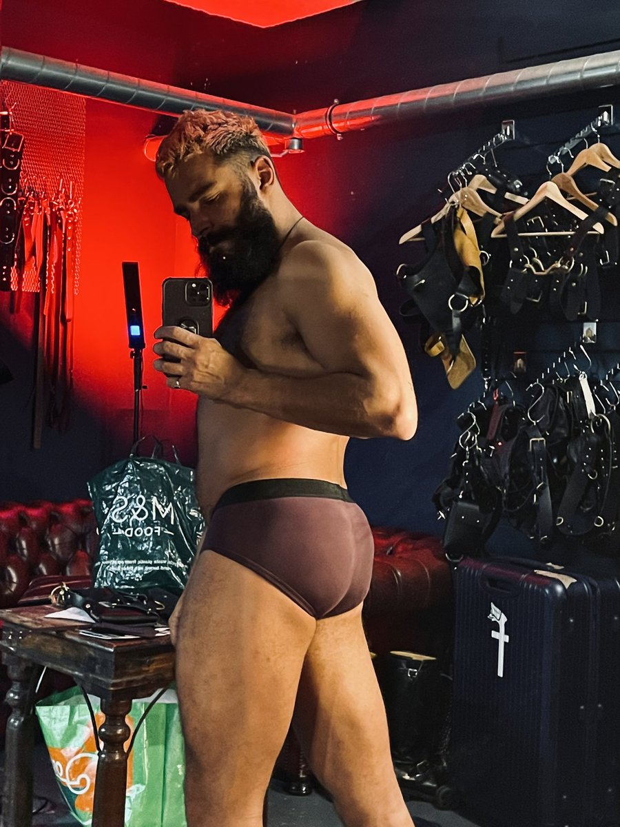 🔴You’ll always find a red light when I’m around! 🔴