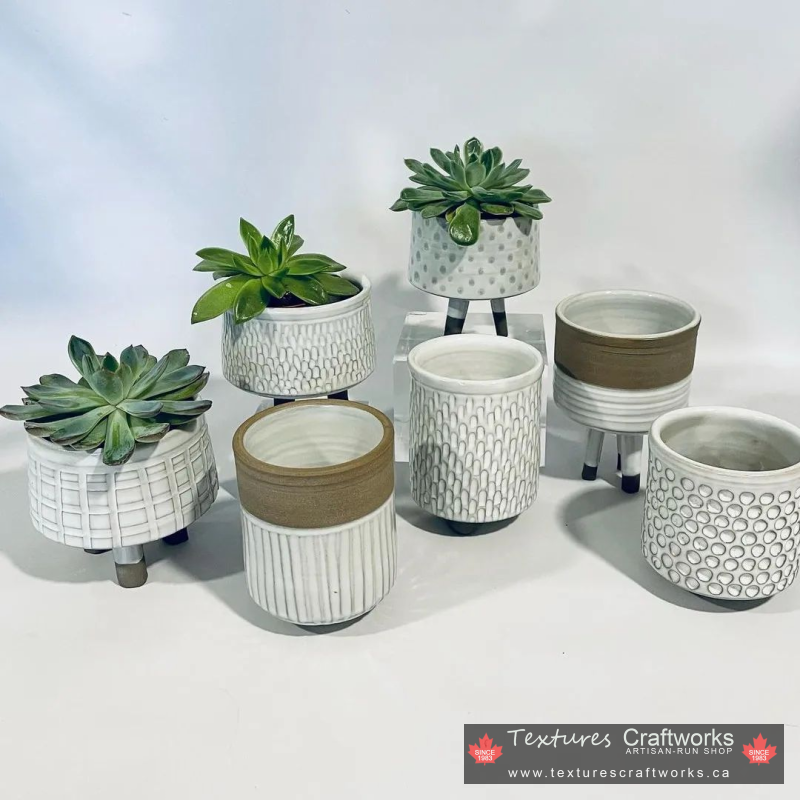 texturescrafts's tweet photo. #Repost - @jill_the_potter by @get_regrammer
Finally, little pots for succulents! I’m giddy at how cute these little fellas are.
.
.@LockeStShops #HamOnt
.
.
#succulentpots #littlepots #jillthepotter #hamont #texturescraftworks #minipots #tripodpots #greyclay #succulents https://t.co/9hkMMURDyK