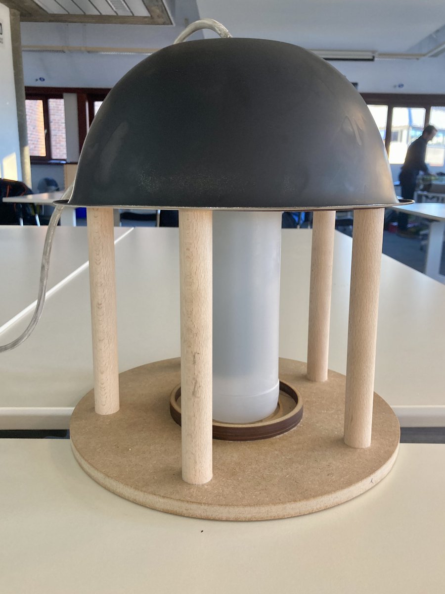 Blackberu's tweet photo. ✨ Aujourd’hui c’était la présentation des projets du laboratoire d’informatique ambiante et mobile @UNamurCSFaculty 🤩 4 groupes d’étudiants en master en informatique, chacun recevant le profil d’une persona à contenter https://t.co/gaRs23b7cY