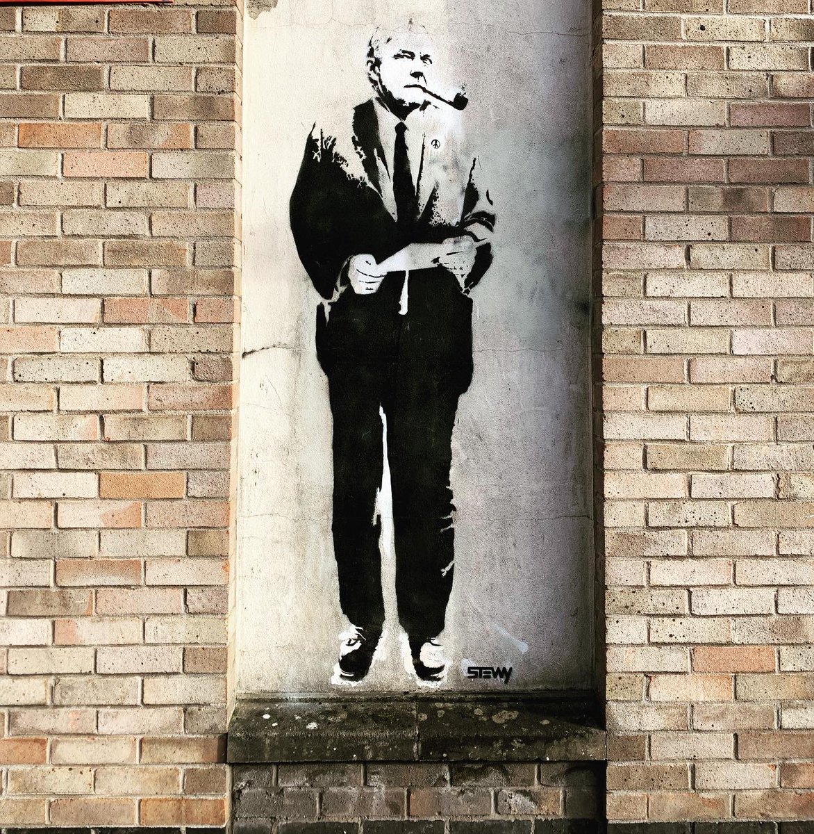 stewysstencils's tweet photo. STEWY - Tony Benn (re-spray 2022) Labour HQ, St George's Bristol (2014) - with thanks to the late Ron Stone 1957-2015 #stewystencils #stewy #tonybenn #stgeorges #labour #bristol @uklabour #streetart #streetartbristol #bristol247 #visitbristol #ronstone #socialism #bristol https://t.co/QJ9y8LsUN3