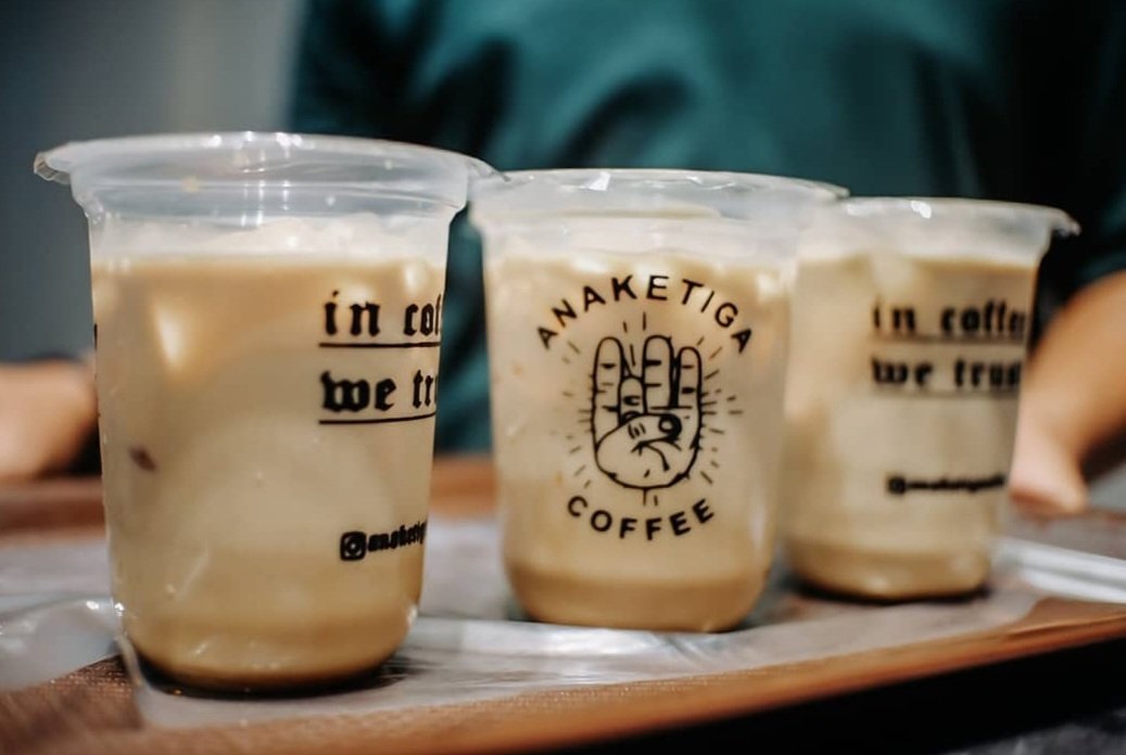 XvanmookX's tweet photo. @FOODFESS2 Ini paling enak 😂 . Kopituary es kopi susu creamy 🥳🥳🥳 https://t.co/z2CInr4PLe
