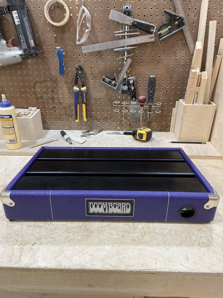 doesitdoom's tweet photo. Killer specs on this latest custom Doomboard build. British Purple Elephant Tolex with silver piping, chrome corners, and ebony slats. ๐ฆ๐ฎ#doomboard #pedalboard #pedalboards #pedalboarding #pedalboardsofdoom #guitar #electricguitar #doesitdoom https://t.co/zaKWralCWE
