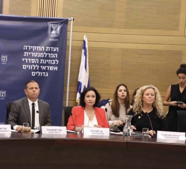 לאה ורון אהובתי😢 מנהלת ועדת הכלכלה המיתולוגית,איננה.מהמבריקות והחריפות ביותר שלימדה אותנו איך להיות פרלמנטרים טובים.עברנו יחד הרבה ובדבר אחד התגאתה יותר מכל-במשפחה שבנתה עם אלי אהובה.לאהלה,מאבני הראשה של העשייה ב <a href="/knessetisrael/">כנסת ישראל</a> חיבוק למשפחה.כמה עצוב💔 <a href="/cabel_eitan/">איתן כבל</a>