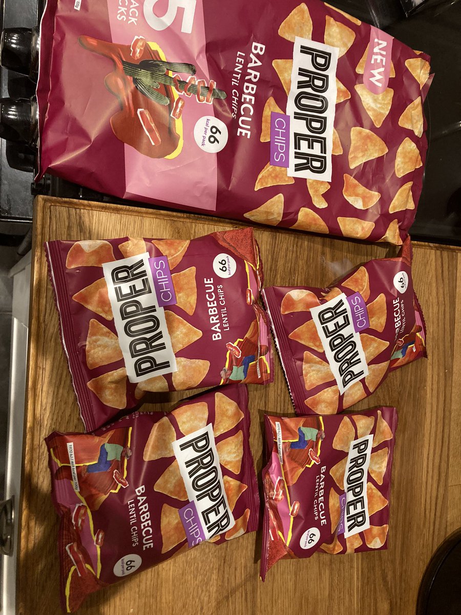 df_elena_'s tweet photo. Hello @Tesco !!! I bought I 5 pack of proper chips but it only had 4 in 🥺 can you help ? X https://t.co/RSIWAx2NNe