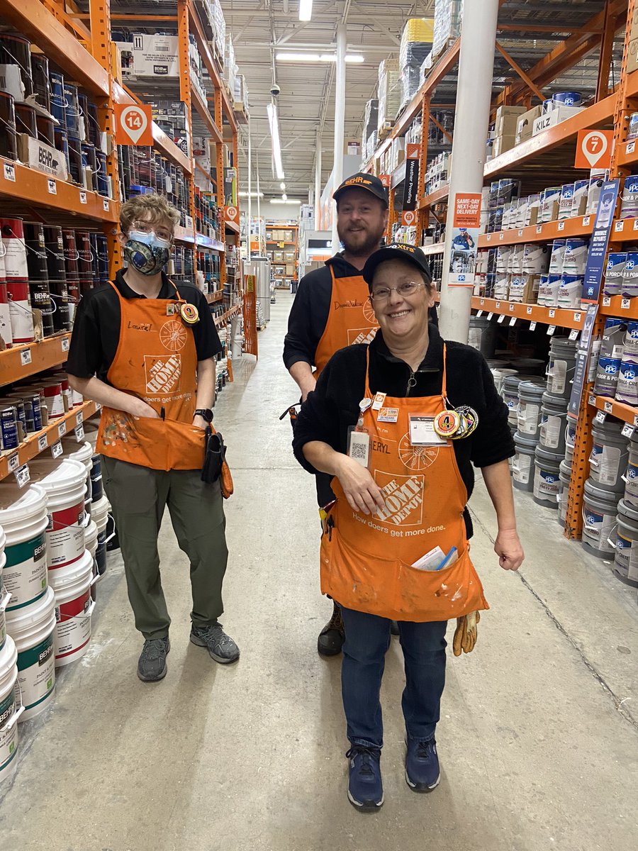 CyrillaAbiseid's tweet image. Came around the corner and witnessed this Power Team walking their aisles together. Couldn’t help but capture the moment 🤩