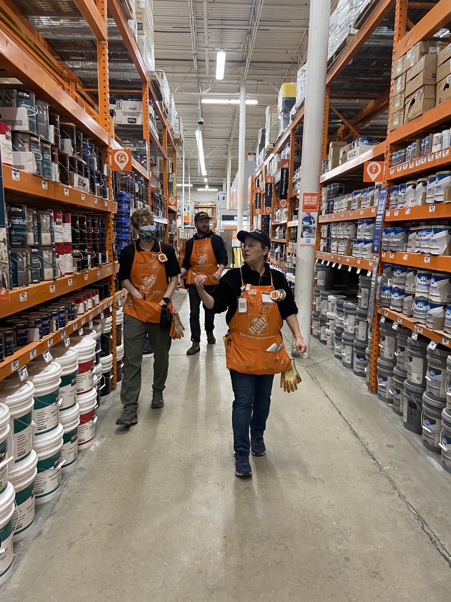 CyrillaAbiseid's tweet image. Came around the corner and witnessed this Power Team walking their aisles together. Couldn’t help but capture the moment 🤩