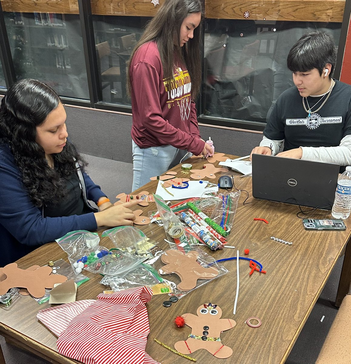 Coach Woods’ World History class is having some intense Gingerbread Man making 🎄™️🎄