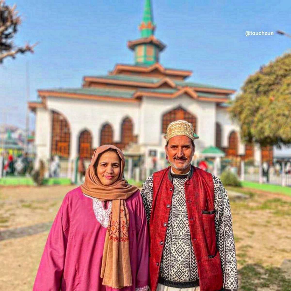TouchZun's tweet photo. A good father is a source of inspiration and self-restraint. A good mother is the root of kindness and humbleness

#mummy #abu #kashmir #bandipora #maqbool #fahmeeda #touchzun #gurez #chararisharief #srinagar #mool #mooji #sheen #winter #gulmarg #phalegam  #mumbai #jammu #pune https://t.co/1BEIcxa5op