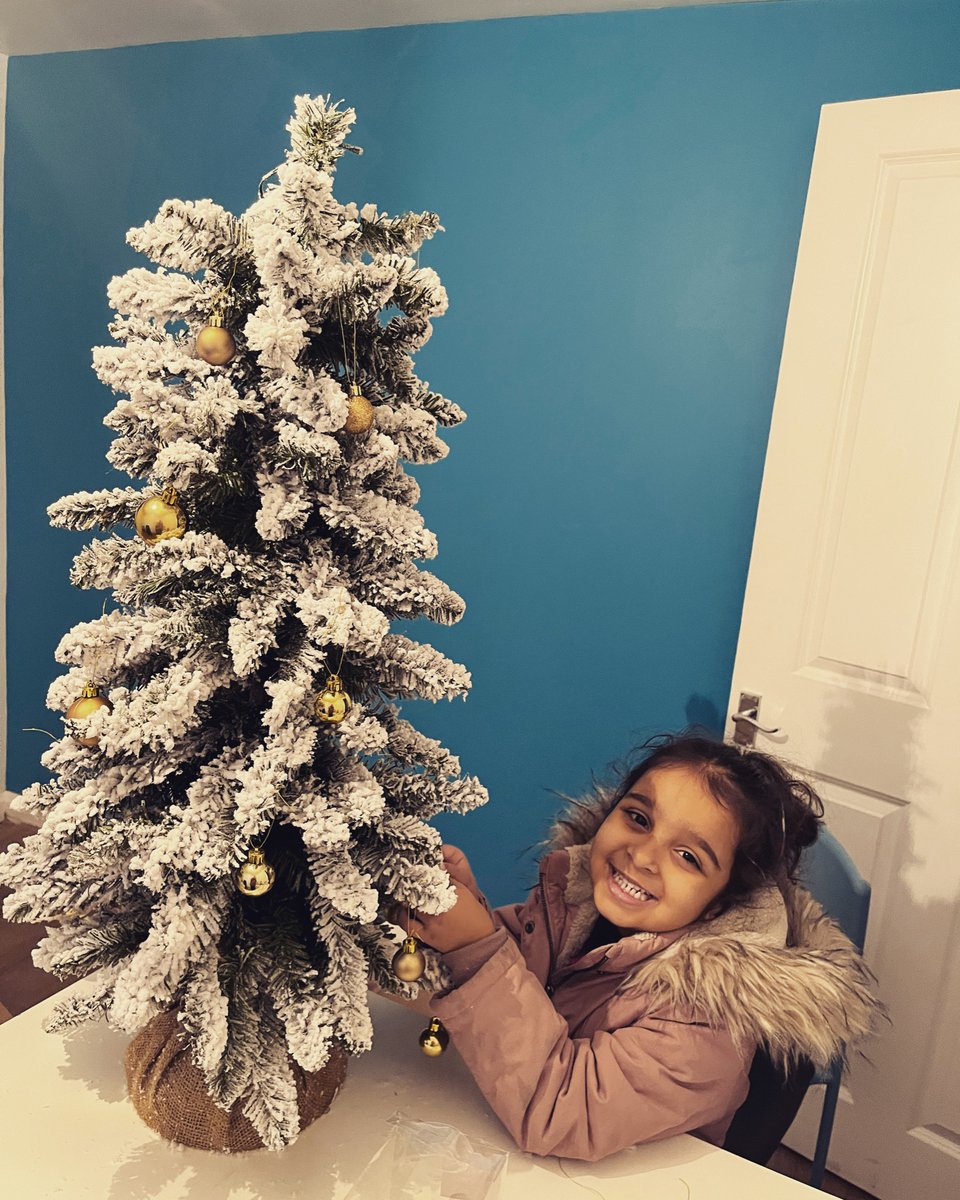 YorkshireChiro's tweet photo. We had a little helper in the clinic today! #santaslittlehelper https://t.co/zcSUAUT31V