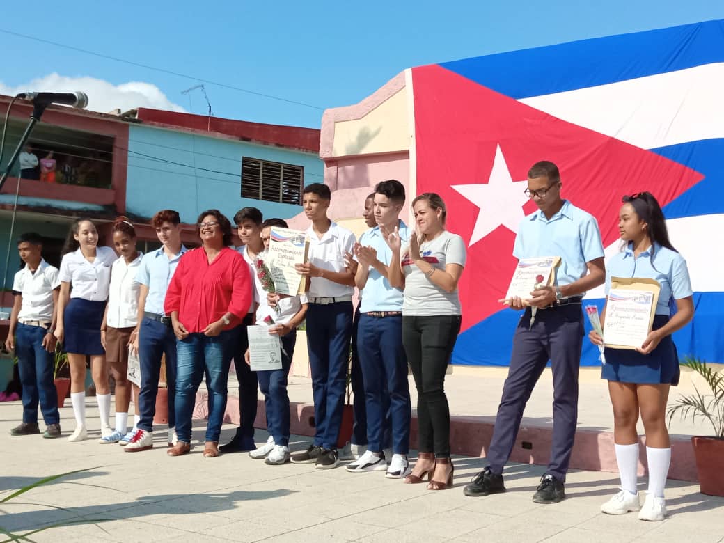 StgoUjc's tweet photo. Fueron reconocidos por su buen desempeño en la #FEEM , los siguientes Municipios.
🎀_Songo la Maya y II Frente.
🏆_Palma Soriano con un Reconocimiento Especial.
#52FEEM, #AquiConCuba, #ResistirConCreatividad. https://t.co/Yggf5CeGzw