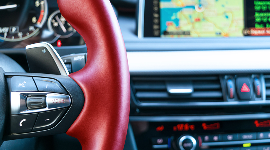 economicalCA's tweet photo. #NationalSafeDrivingWeek A hands-free phone call may keep your eyes on the road, but it’s still a distraction that should be avoided whenever possible. If you need to make a call, pull off to the side of the road or wait until you’re parked. https://t.co/1xDlkO3rhG