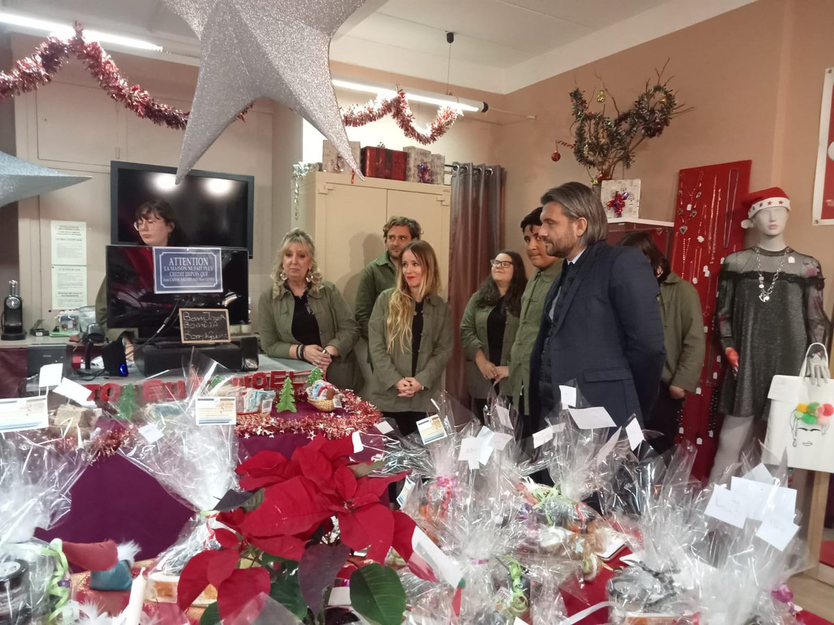 accorse's tweet photo. #SemaineDesLycéesPro | En présence du recteur, les élèves de 1ere &amp; Terminale section vente de l'EREA ont inauguré cet après-midi leur boutique pédagogique 'B Ind'è Noi' et proposé un défilé de mode. Leurs actus sont à suivre sur leur compte Facebook &amp;Instagram. Félicitations!👏🏼 https://t.co/Kv8ENkXl0H