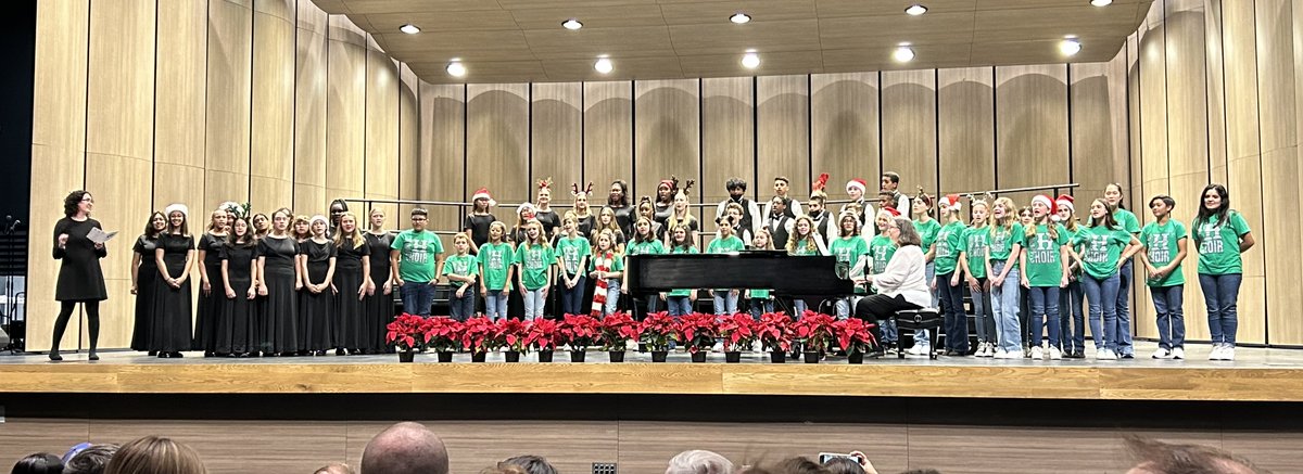 The best way to spread Christmas cheer is singing loud for all to hear! <a href="/HofiusKISD/">Hofius Intermediate</a> @ChristyAGoforth <a href="/kleinfinearts/">Klein ISD Fine Arts</a>