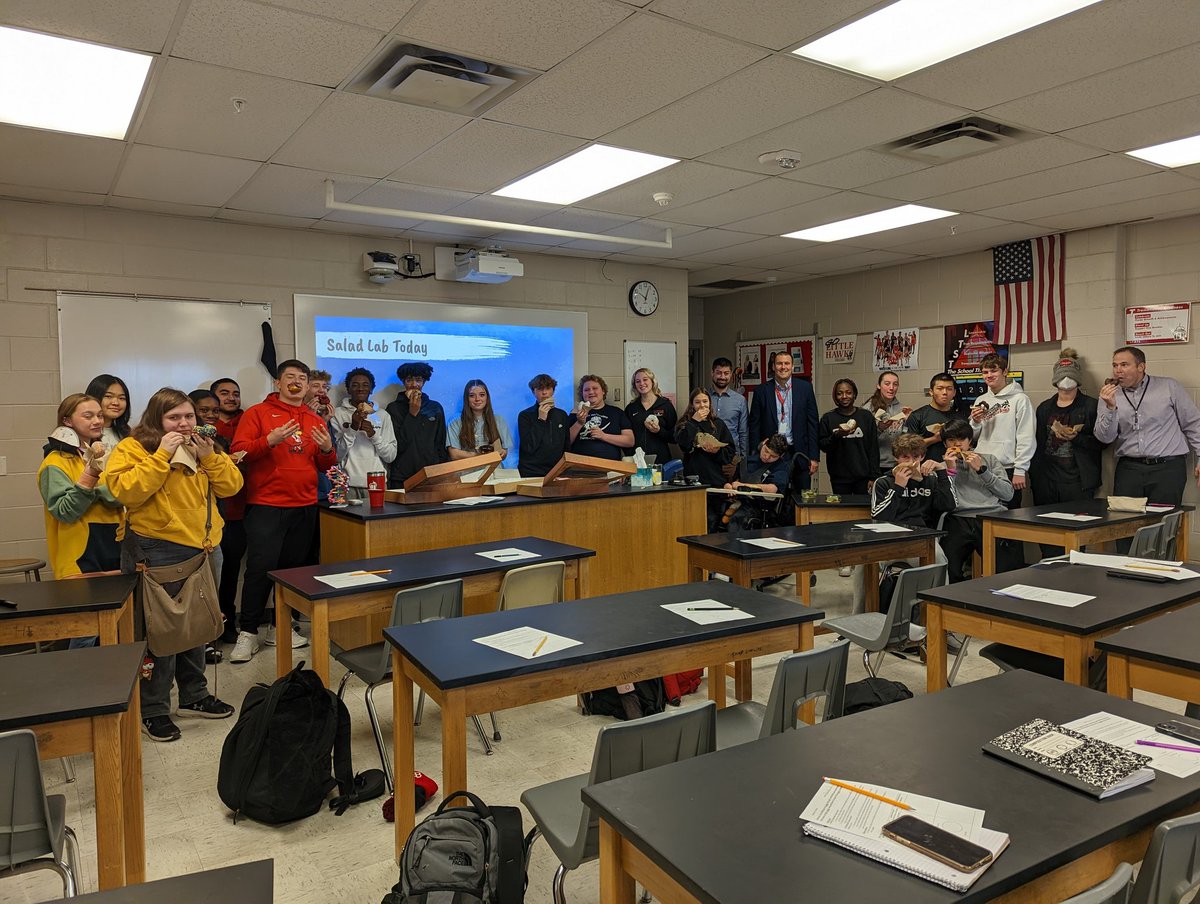 gdc450's tweet image. Day 4 Tardy Party, the doughnut edition winner is Mr. Sheldon's Biology class! Great job students!  #everyday #everyclass #ontime #tstl