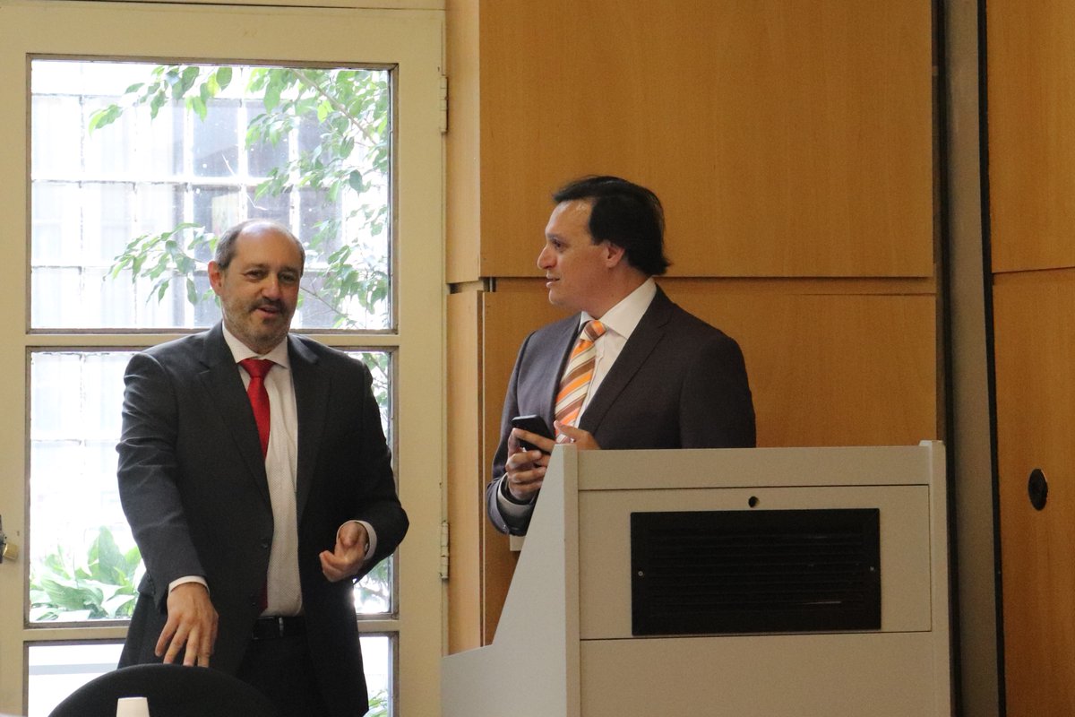 AustralDerecho's tweet image. ✦ Visita destacada en la Maestría en Derecho #Procesal

Gracias profesor Jaime Vera Vega @jvera_vega 🇨🇱 por la clase magistral sobre Técnicas de Litigación Oral dictada en la #MDPr 

Fue un lujo contar con su presencia. 

#SomosAustral #AustralDerecho #LitigaciónOral