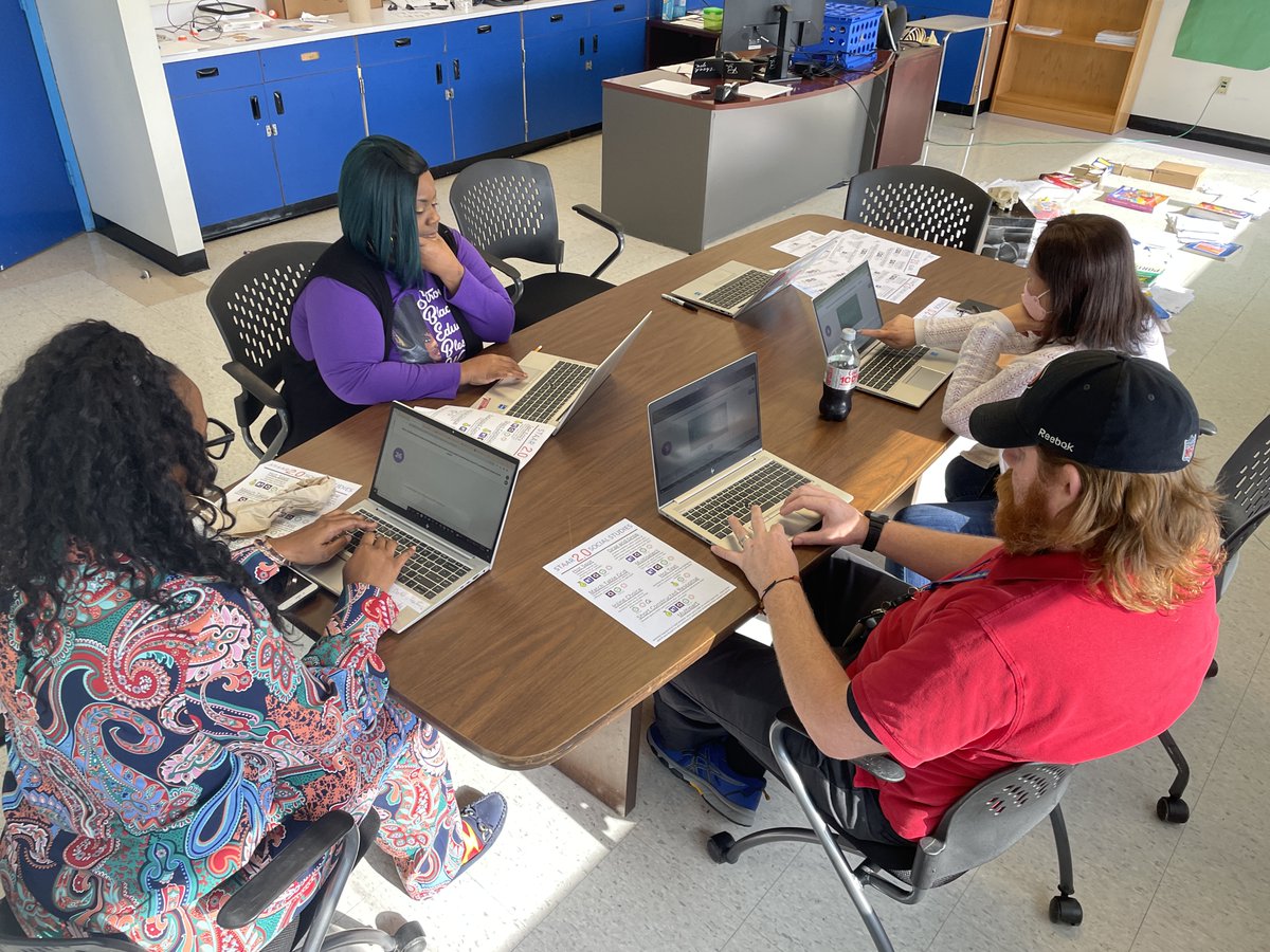 Todd_Rigney's tweet photo. Teachers at @MMAFAHISD continue to get STAAR 2.0 ready with a #DayTimeTech PD session showing how @Kahoot and @quizizz can emulate STAAR 2.0 question types! Always growing on our #HoustonISDVILS journey! https://t.co/FJylasbZga