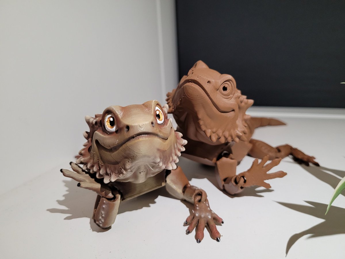RVSCreations's tweet photo. One Beardy painted, one to go. And need to print one more as a christmas gift for my lovely-beardy-loving mom <3

Such AMAZING models by @MatMire_Makes 😍
Love em, keep up making those sweet looking reptiles! 🦎

And so happy we finally decided to buy a Ender 3v2 🥰 https://t.co/EsNvIzrJhM