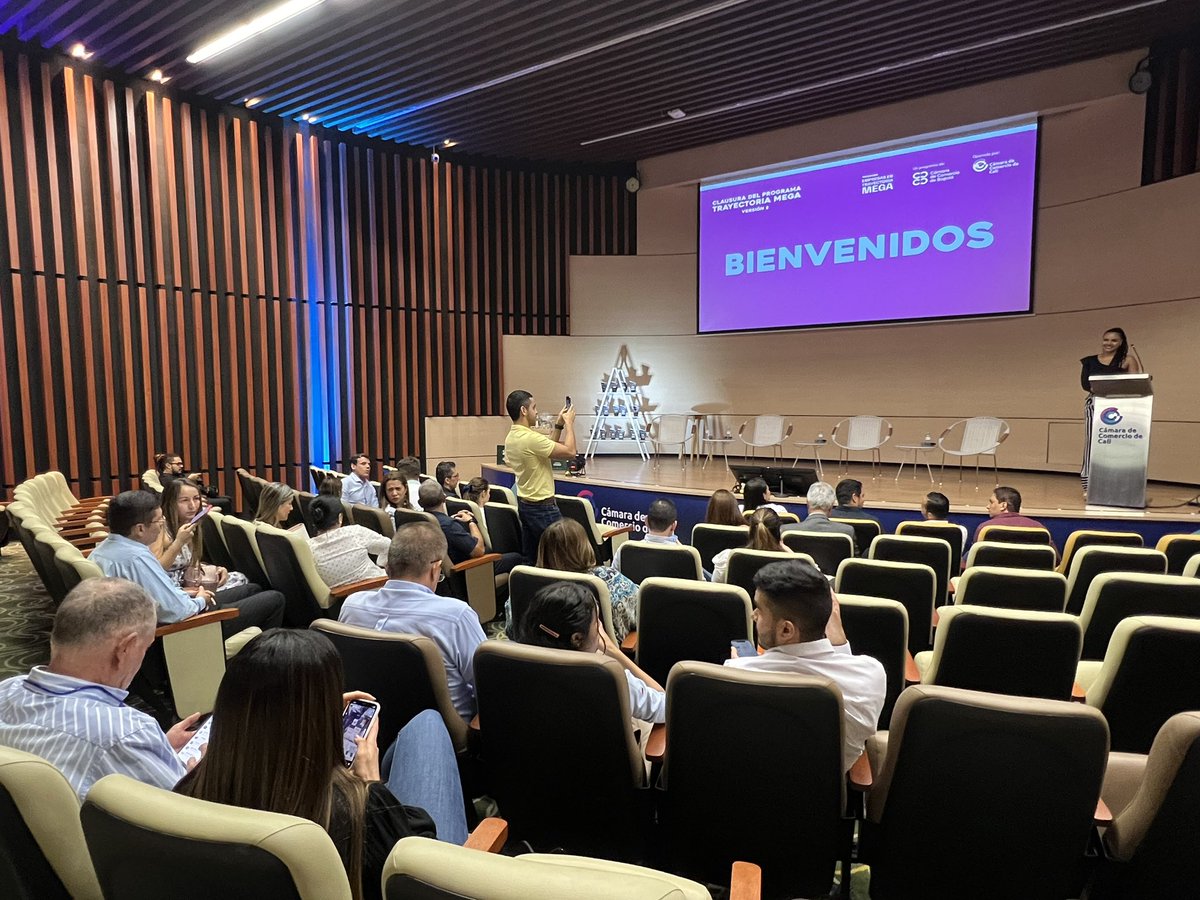 camaracali's tweet photo. #AEstaHora | 👏Estamos en la clausura de la segunda versión de #TrayectoriaMega⭐️, programa que se basa en la aplicación de una metodología de #empresarios para empresarios👥, con el objetivo de contribuir al crecimiento sobresaliente de las organizaciones participantes.🚀 https://t.co/Q3TBTK6ufk