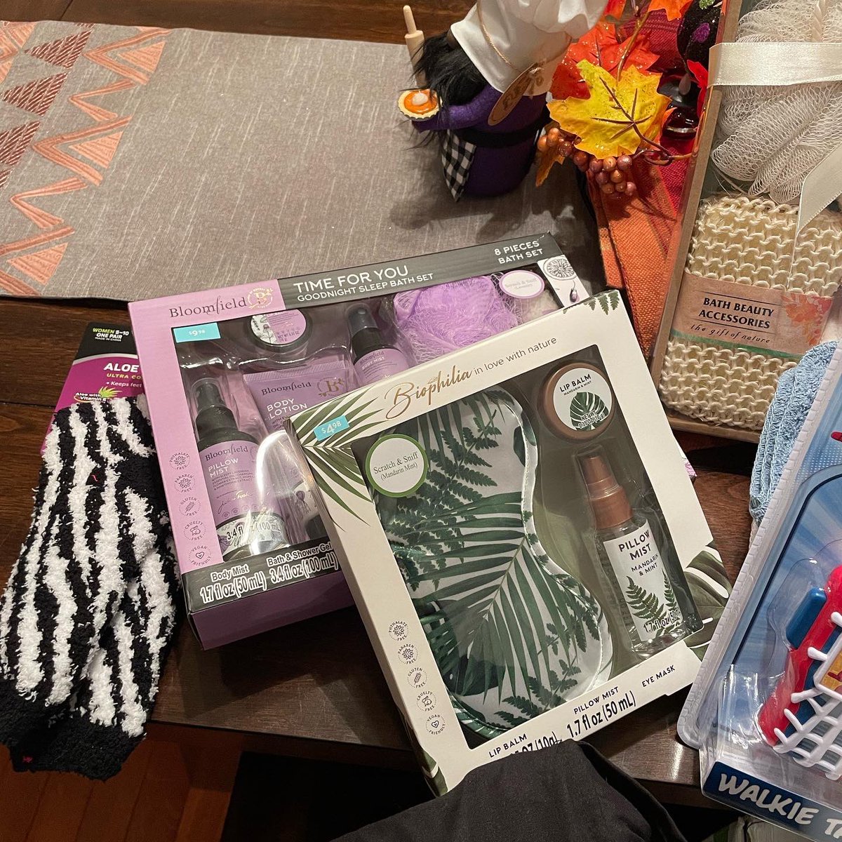 visiondriven757's tweet photo. We did it!! 

Thanks to the amazing support from the community we were able to give our adopted family everything they asked for and so much more!! 

Their gifts will be delivered this week! 

Thank you from @visiondriven757 https://t.co/XmwSh9HDGX