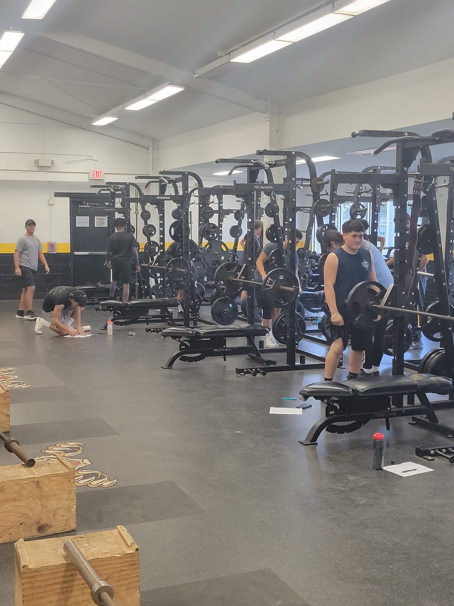 SwhsTigerPL's tweet photo. Must not be leg day, had 6 newbies shown on Bench day. Enough boys for 2 teams and almost 11 girls for a team. #SWStrong https://t.co/5XLMeJVxf5