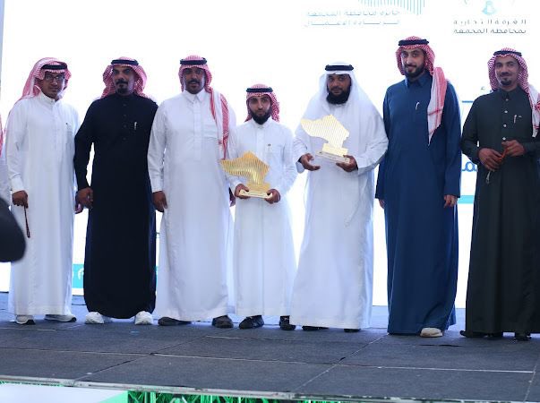 hassacafe20's tweet photo. بحمد الله وتوفيقه تشّرفنا مساء البارحة بإستلام جائزة المركز الأول 🥇 
لرواد الأعمال - القطاع التجاري - بمحافظة #المجمعة لعام 2022م من سمو محافظ المجمعة الأمير عبدالرحمن بن عبدالله بن فيصل ..
كل الشكر والتقدير لكم من #مقهى_حصة https://t.co/MZz5M1WHcd