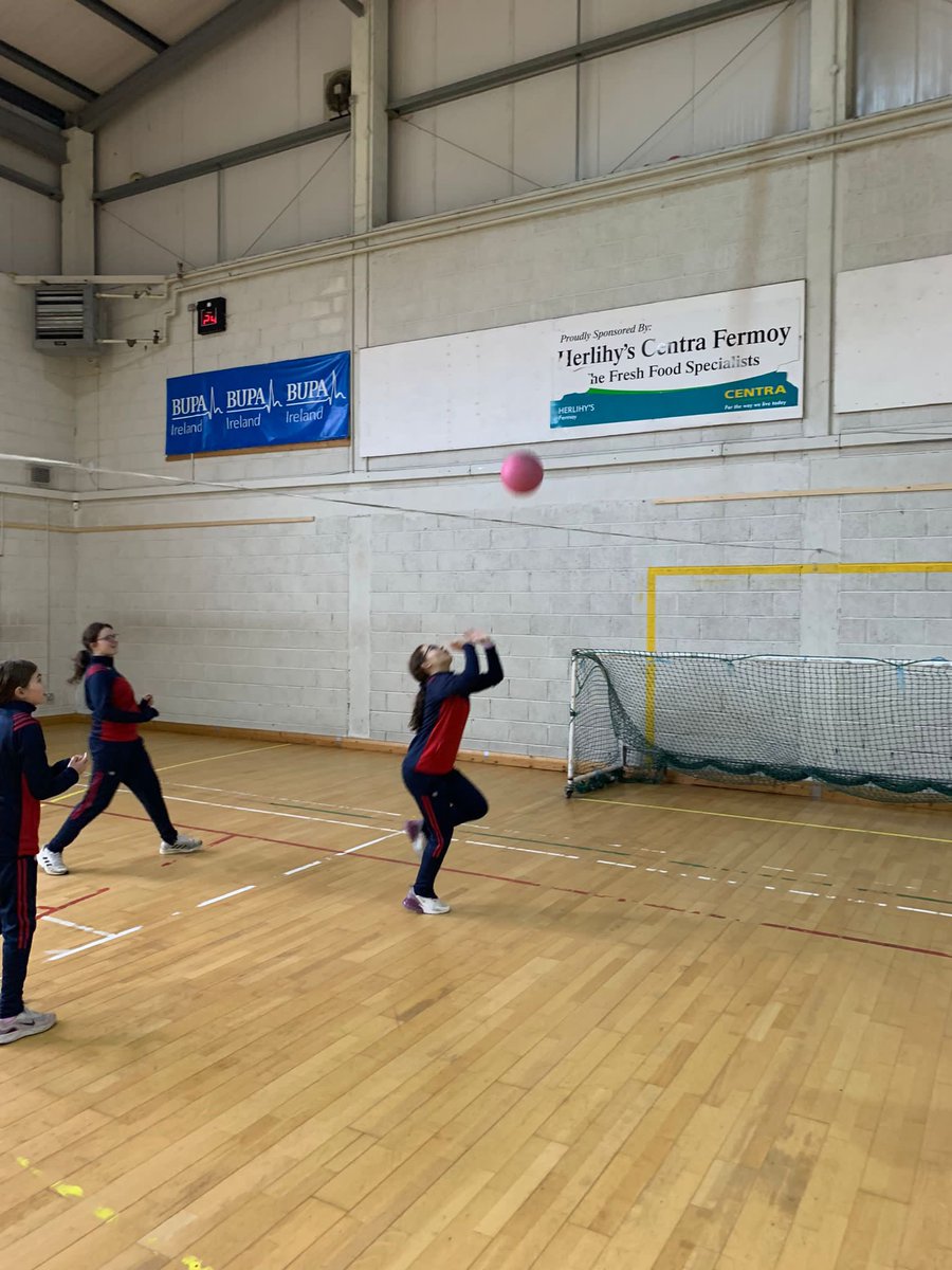 FermoyPe's tweet photo. Our 1st years playing spikeball in PE! Looks like great fun was had! #active #learning #movement #pe #FUNdamental #skills @LoretoFermoy https://t.co/rZmVxf1jkd