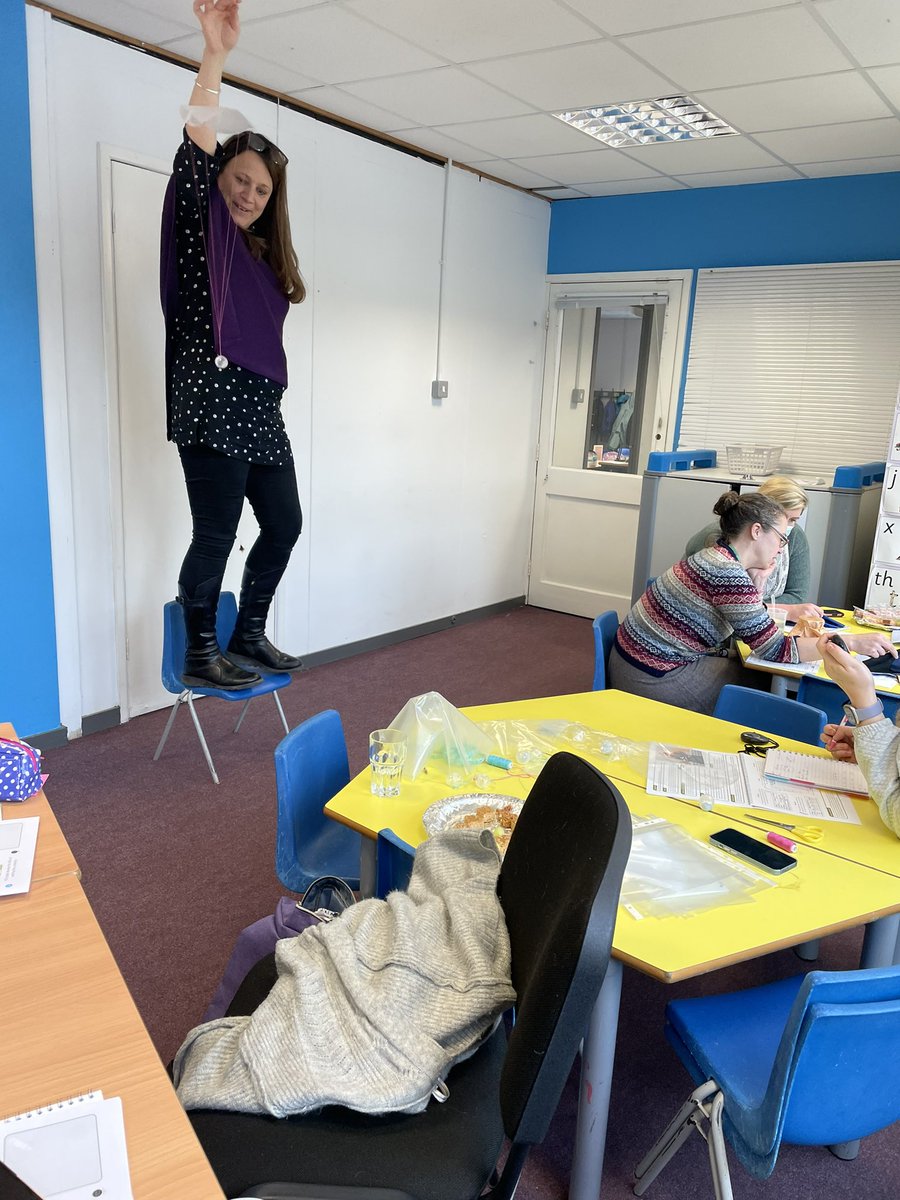 Throughly enjoyed delivering the #PhizziEarthAndSpace <a href="/ogdentrust/">Ogden Trust</a> CPD, today, to the very lovely and engaged South Oxfordshire partnership. Lots of  great discussion about misconceptions and plenty of activities to keep us busy 🌍🪐