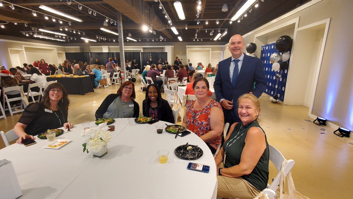 MySDIRC_SUP's tweet photo. Thank you to Vero Beach Outlets for hosting an amazing event- Tidings of Gratitude and Joy- for our SDIRC staff members.  What a wonderful way to celebrate our SDIRC family right before the holidays. https://t.co/JyuqIcBzTp