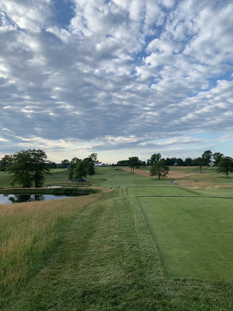 Marklats's tweet photo. @openlinksgolf1 #18 at Essex County Country Club (NJ) not too bad either! It’s a “bet settler” since it’s essentially a par 4.5. https://t.co/Q8JwJ1ev1C