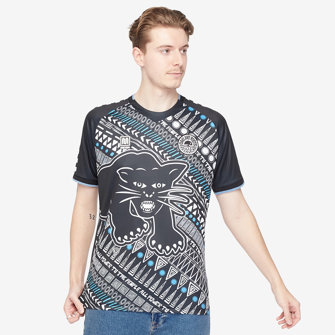 footballshirt's tweet photo. Explore Cali history and a heritage of community power with the Oakland Roots 2022 'Rooted in Power' shirt, featuring signature details and premium design from Meyba.
Vote: https://t.co/jNHDX1Epva
#RootedInPower #OaklandFirstAlways #SoulofTheTown #meyba #footballshirt https://t.co/RG491Vfl34