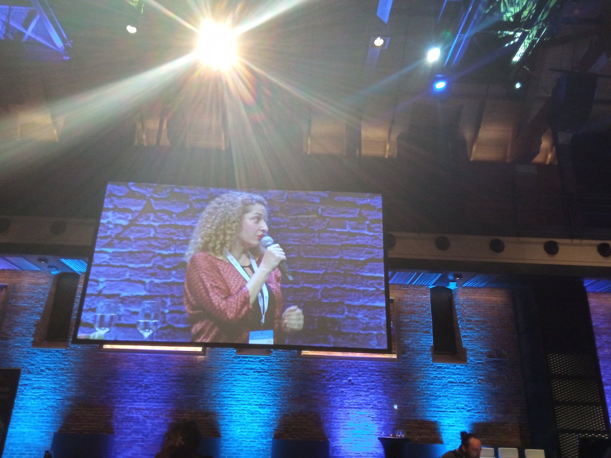 Sandra Ferretti, Directrice de la conformité et des affaires publiques, dansObelis Group, présente le cadre réglementaire l'Union Européenne pour les équipements médicaux #FISQ <a href="/quebecintl/">Québec International</a> <a href="/BruLifeTech/">lifetech.brussels</a>