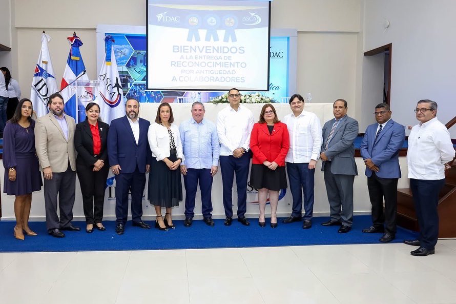 IDAC_RD's tweet photo. En el marco del Día Internacional de la Aviación Civil, el Instituto Dominicano de la Aviación Civil (IDAC), reconoció a 121 servidores meritorios en un emotivo acto organizado por la Dirección de Recursos Humanos y encabezado por el director general interino @HectorPorcella https://t.co/ufsdrcUf0K