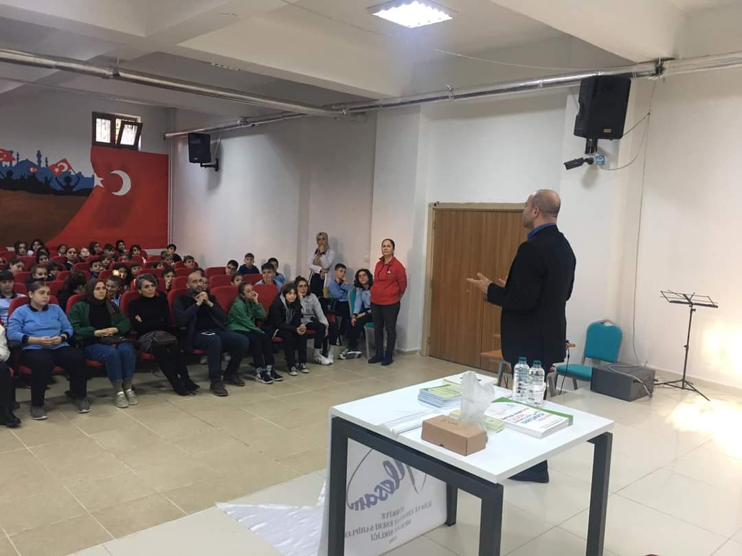 ilesamankara's tweet photo. İLESAM’ın T.C. Kültür ve Turizm Bakanlığının destekleriyle Türkiye’deki bütün Ortaokul ve Liselerde telif hakkı bilinci oluşturmak ve korsanla mücadele etmek için gerçekleştirdiği  seminerleri Rize’de başarı bir şekilde gerçekleştirildi. https://t.co/So6aMvrfcO