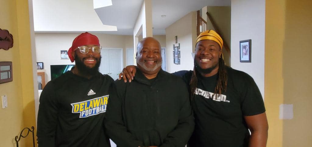 ApostleFrank's tweet photo. Jus "Chillax'in" wit Mah Dudes, right heyah!!!  #DemBurtonBoyz #InFullEffect #DemBurtons #2022 #ExudingGodsPresence #TeachersOfTheLaw #TheLIGHT #UltimateEncouargers #BurtonLegacy - with @whyybuku &amp; @Buku__302 #GREATNESS https://t.co/1OCuLzeA1m