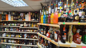 RaefWrites's tweet photo. Y'know the difference between browsing a cool bookshop vs. buying a book off Amazon?

That's the difference between buying your boozy #XmasGifts in a supermarket vs. buying it from the awesome @BodyfuelCV1! 🤩Support them this year, #Coventry, before we lose The Arcade forever... https://t.co/eQMiY7ogXf