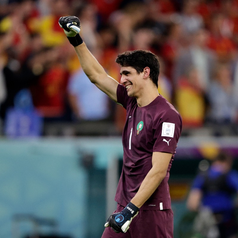 fifaworldcup_ar's tweet photo. نجم ركلات الترجيح وبطل المغرب اليوم يستحق احتفالًا خاصًا 🇲🇦🧤

#كأس_العالم_FIFA | #قطر2022