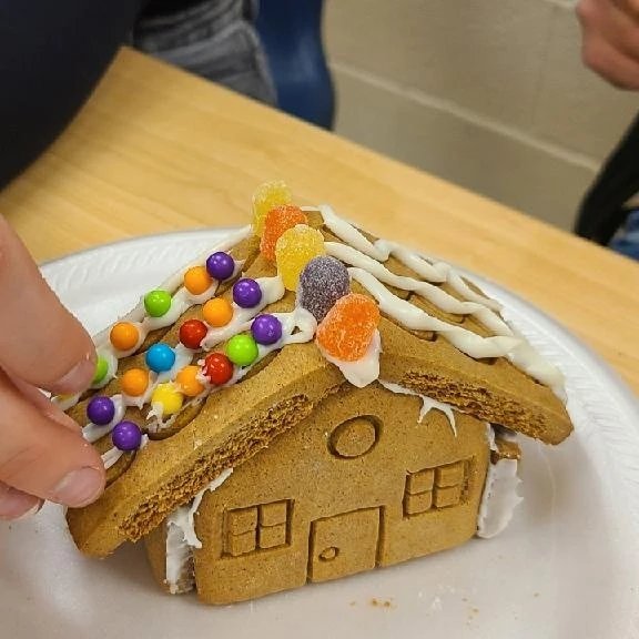 KinneerSra's tweet photo. During club time, our amazing Peer Mentors and Future Educators Club members participated in a gingerbread house decorating contest! #rocketpride #learningwithoutlimits #spanishwithsrak. https://t.co/VooeubN7Qv