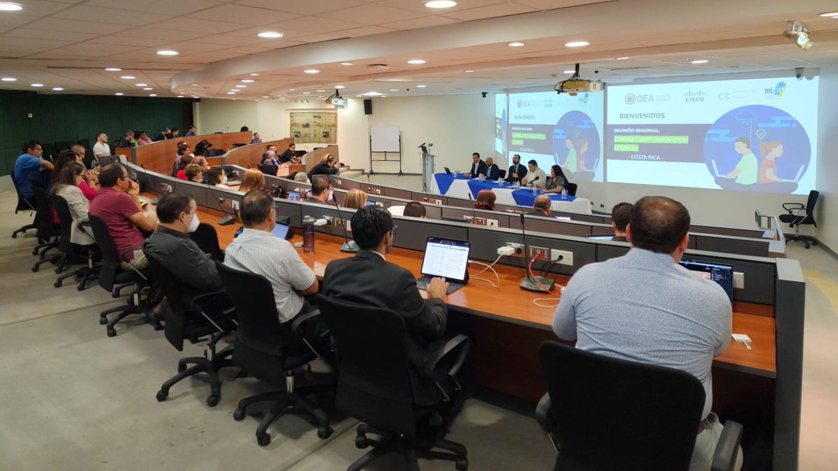 Expertos intercambian experiencias sobre Modelos de gobernanza en ciberseguridad:
-Paula Brenes, Directora de Gobernanza Digital 🇨🇷
-<a href="/carlosleonardog/">Carlos L. Leonardo</a>,Director de <a href="/csirtrd/">CSIRT-RD</a> 🇩🇴
-<a href="/jranria/">Juan Ramon</a>,Director de Ciberseguridad de AIG 🇵🇦
-Jorge Luis A.Gerente de la Empresa de Telecomunicaciones🇬🇹