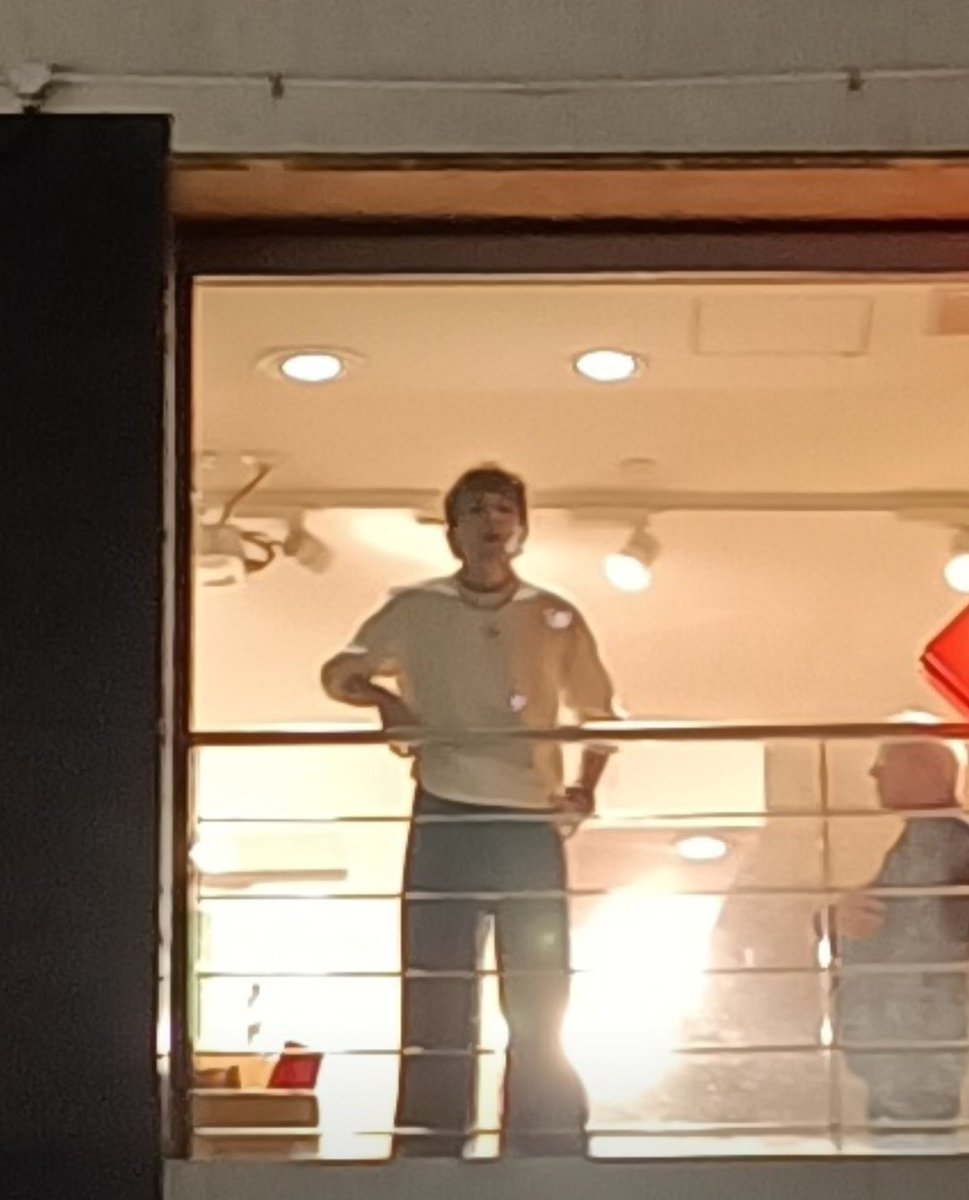 TTermini5's tweet image. Ale che appanna il vetro...poi disegna un cuore...ed infine pulisce...🤣🤣🤣🤣Sei un fenomeno @imalexwyse ..❤️