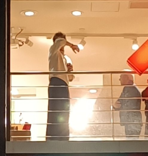 TTermini5's tweet image. Ale che appanna il vetro...poi disegna un cuore...ed infine pulisce...🤣🤣🤣🤣Sei un fenomeno @imalexwyse ..❤️