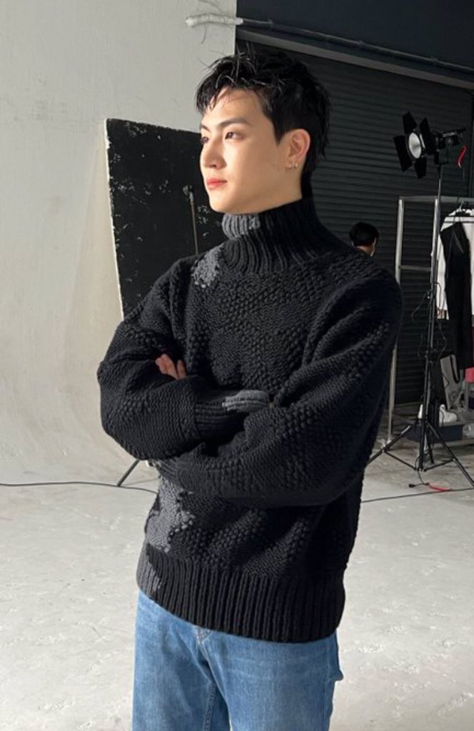 JAY B in turtle neck 🫠

#JAYB #제이비 <a href="/jaybnow_hr/">.</a>