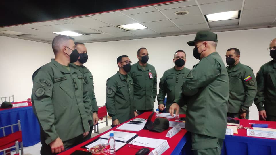 EJB_DRMediosTC's tweet photo. #FANB #DRMT Central el @GDSerranoCarlos, junto al EMG EJB, Grandes Comandos y Cmdtes de UUSS asistió a reunión de Comando presidida por el GJ. MPPD @vladimirpadrino para tratar temas sobre la Defensa Integral de la Nación. https://t.co/JJXuMOBbl9
