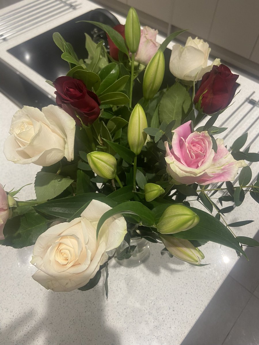 Love my flowers off <a href="/VikkiDean3/">Vikki Dean</a> Thank You to such a lovely human being, a fabulous nurse and the one who helps to keep site as safe as we can #AppreciationPost