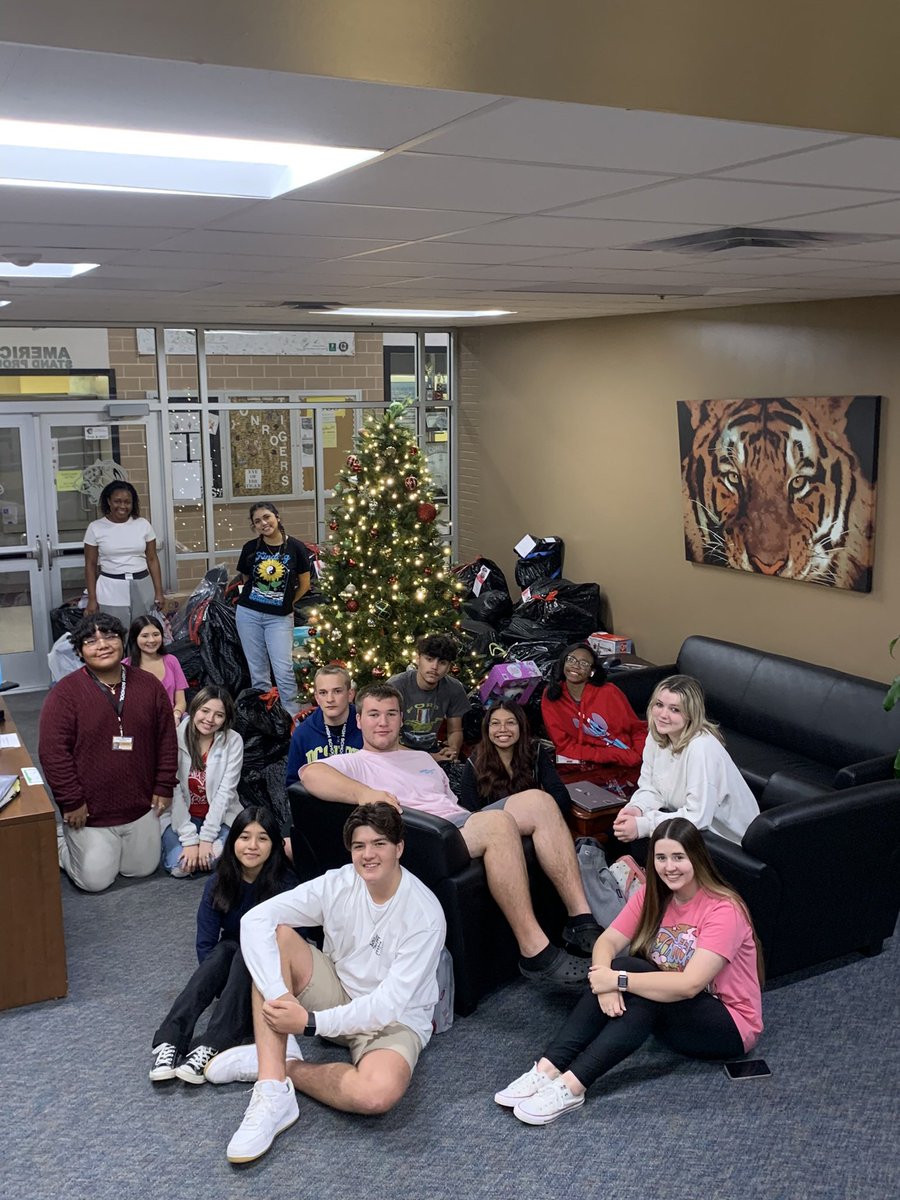 Students and staff at Conroe High are making Christmas a bit happier for 75 little angels. Every year my heart is full at the kindness and generosity of our students and staff! <a href="/ConroeHSCISD/">Conroe High School, Conroe ISD</a> <a href="/Chs9Stuco/">CHS9 StuCo</a> <a href="/Tasha_Smith78/">Tasha Smith</a> <a href="/salvationarmy/">The Salvation Army</a>