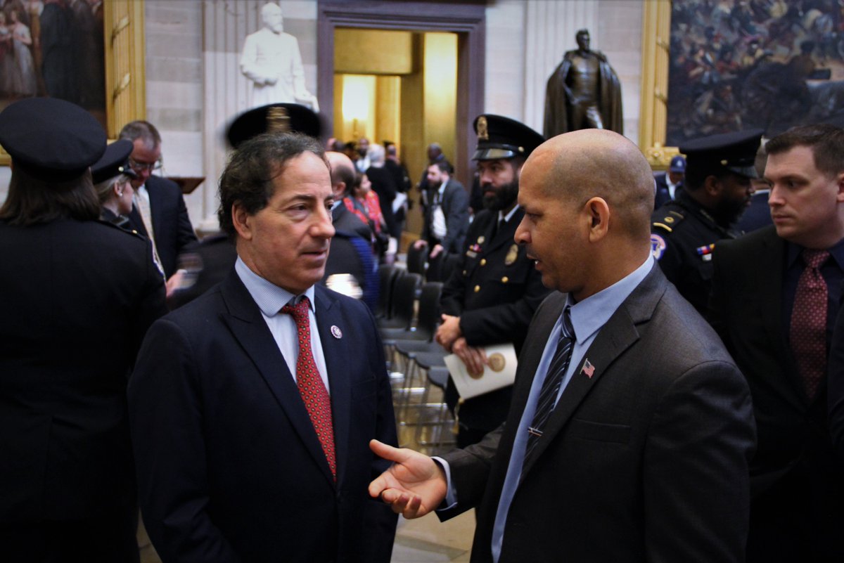 RepRaskin's tweet photo. On January 6th, U.S. Capitol and DC Metropolitan Police officers defended Congress and our democracy against Trump’s rampaging mob, protecting our constitutional order against authoritarianism.
Today, these officers receive the Congressional Gold Medal for valor and courage. https://t.co/aZxy2Tb0gr