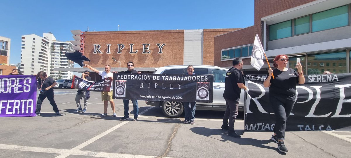 FTR2021's tweet photo. Las Federaciones: FEHR, FESER, FTR Y EL SINDICATO N°1 ECCSA, que representamos aproximadamente  5MIL TRABAJADORES, nos hemos unido en un evento inedito, para manifestar nuestro descontento..... https://t.co/66gBeHW5Uq