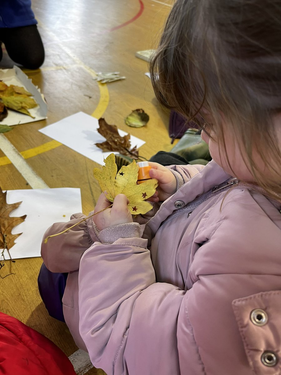 Christmas is well and truly here for our outdoor explorers who have created mini leaf trees using materials found on the field! Some pupils even used last weeks learning to create some leaf rubbings! Well done! <a href="/AlumnisMulti/">Alumnis Multi-Academy Trust</a> #C360 🎄