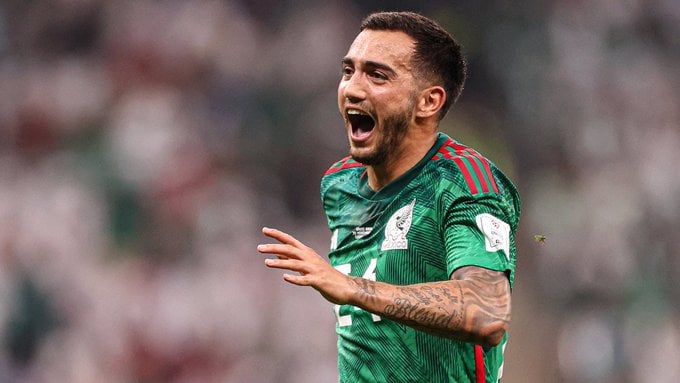 PokerPolitico's tweet photo. El jugador de los Club Pachuca Tuzos Luis Chavez, aseguró que el TRI no merecía pasar a Octavos de Final en #Qatar2022 ⚽
👉https://t.co/GKh1WPAT54 https://t.co/rM7m651TEJ